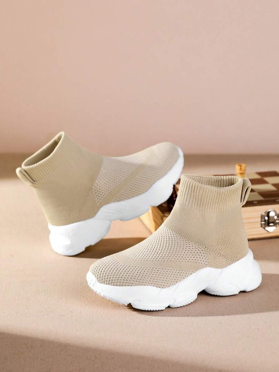 beżowe buty sportowe 