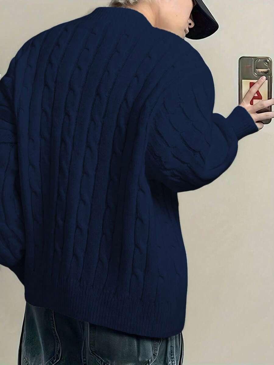 niebieski sweter okrągły dekolt 