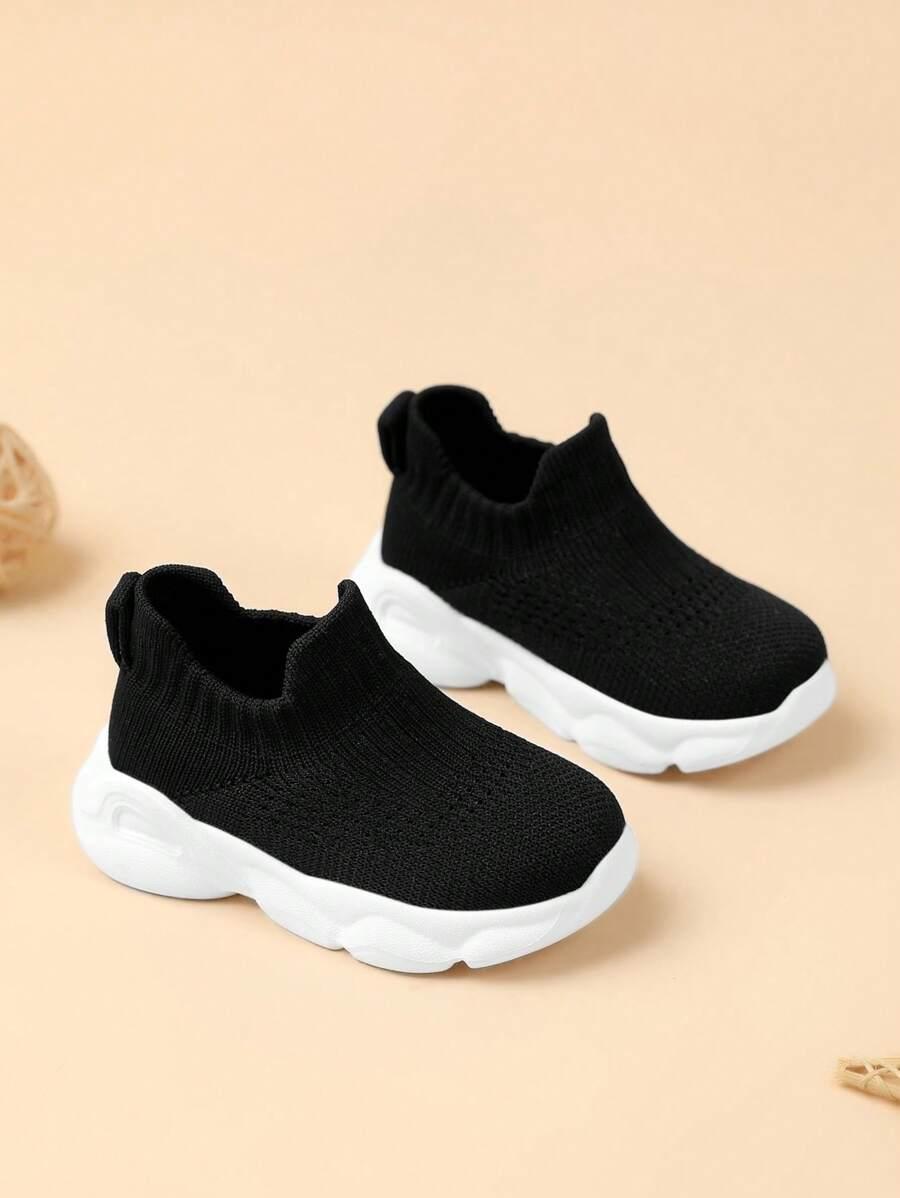 czarne buty sportowe