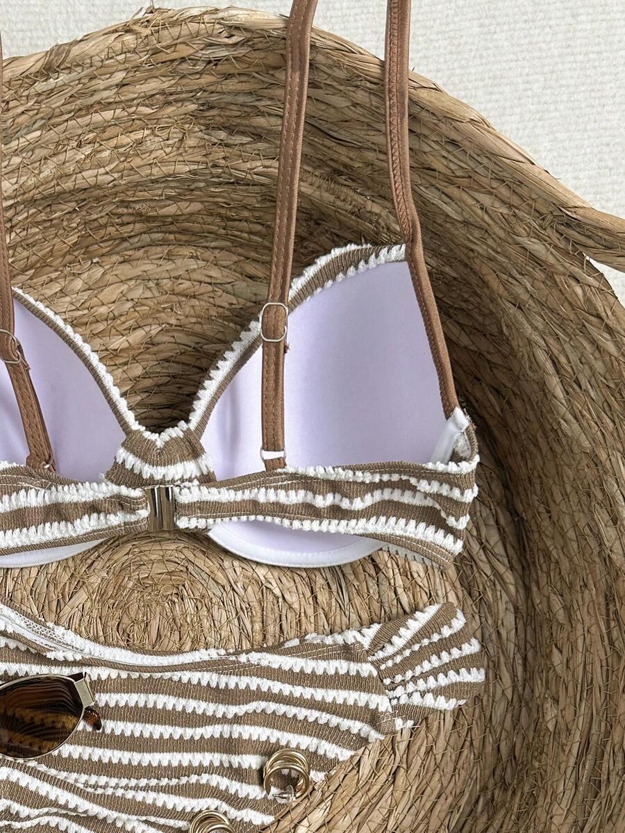 dwuczęściowy strój kąpielowy wzór paski