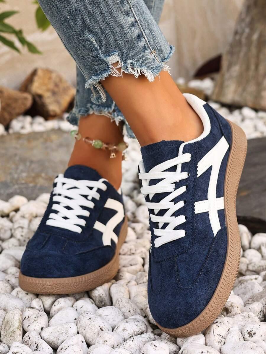 sznurowane buty sportowe