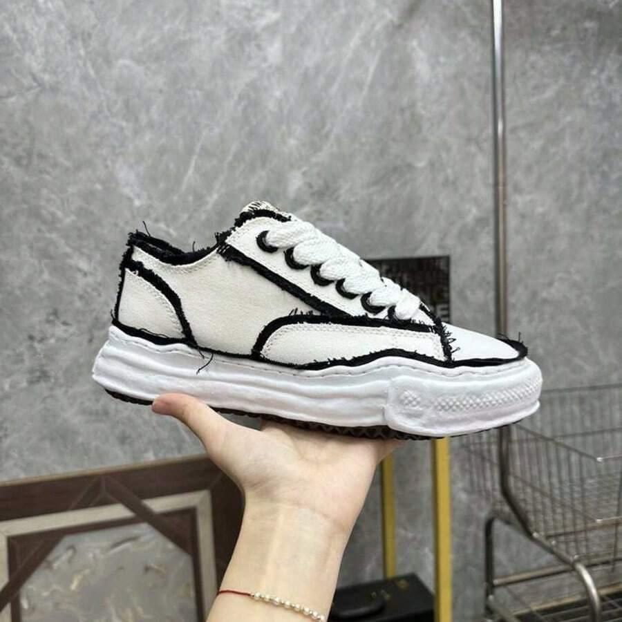 SZNUROWANE BUTY SPORTOWE