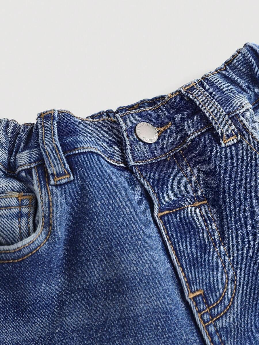 niebieskie spodnie jeans 