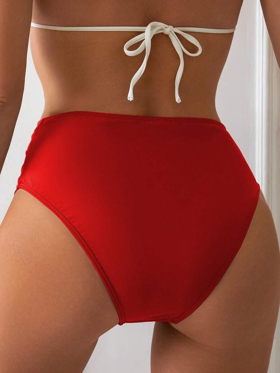 czerwony dół od bikini wycięcia