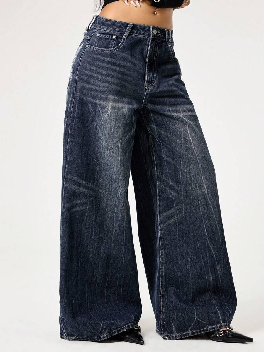 niebieskie spodnie jeans