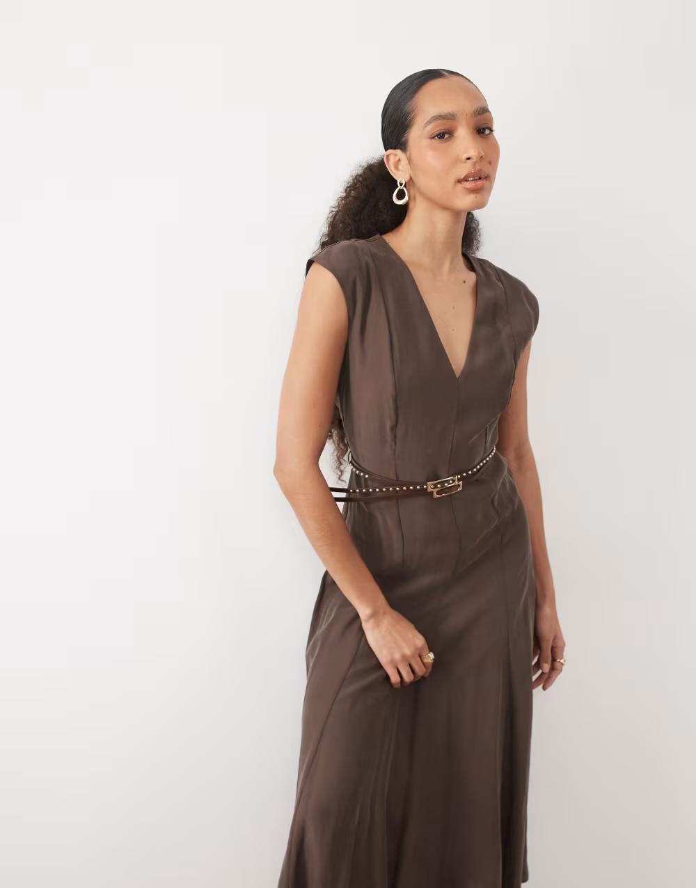 BRĄZOWA MIDI SUKIENKA V-NECK