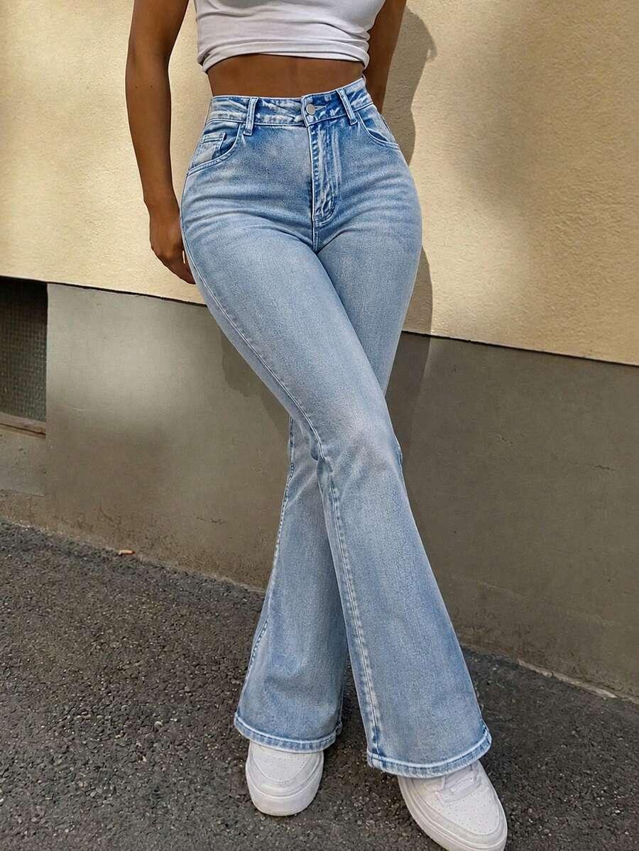 niebieskie spodnie flare jeans