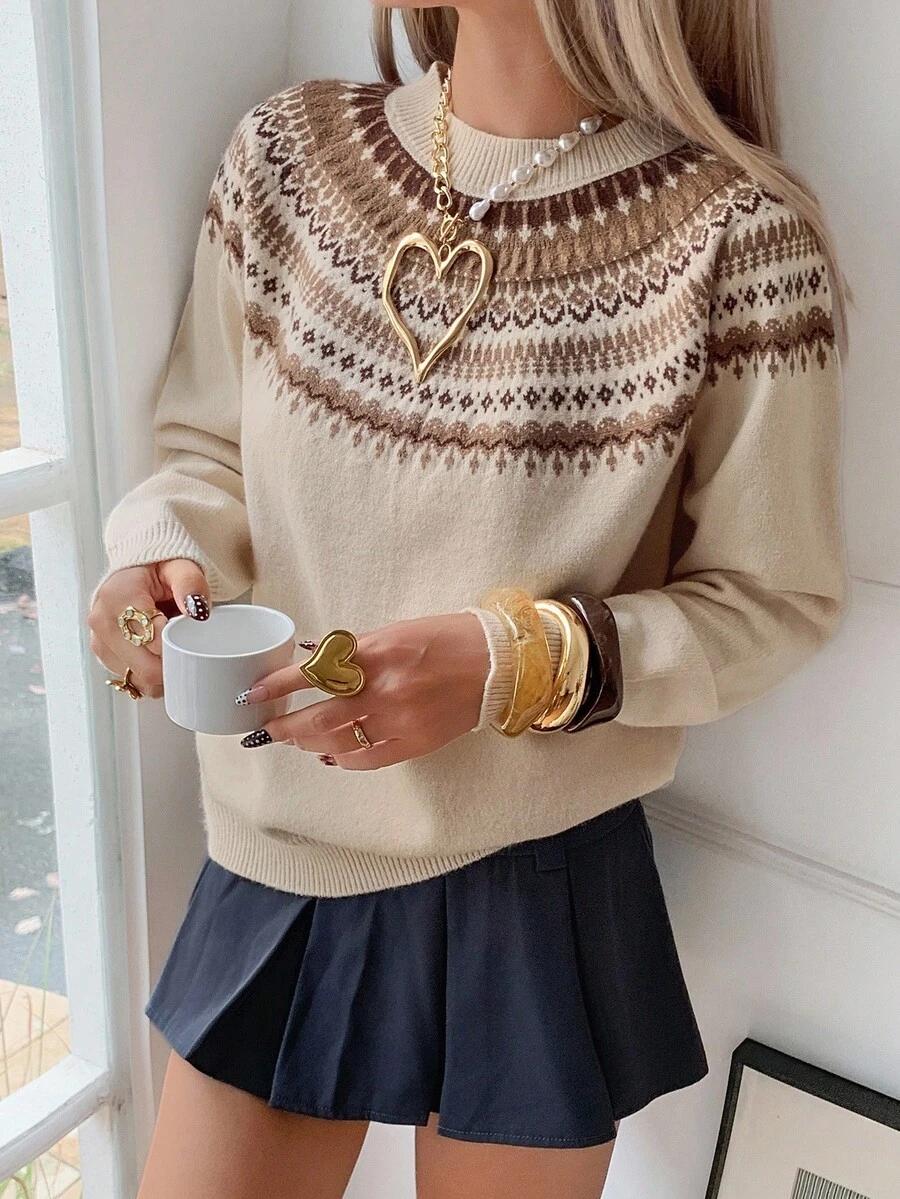 beżowy sweter okrągły dekolt