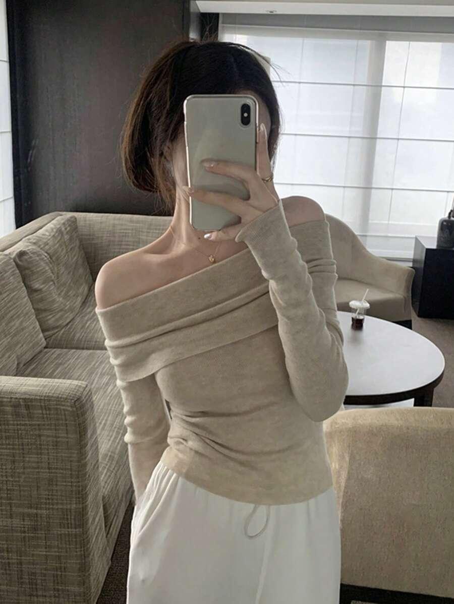 BEŻOWY SWETER ODKRYTE RAMIONA