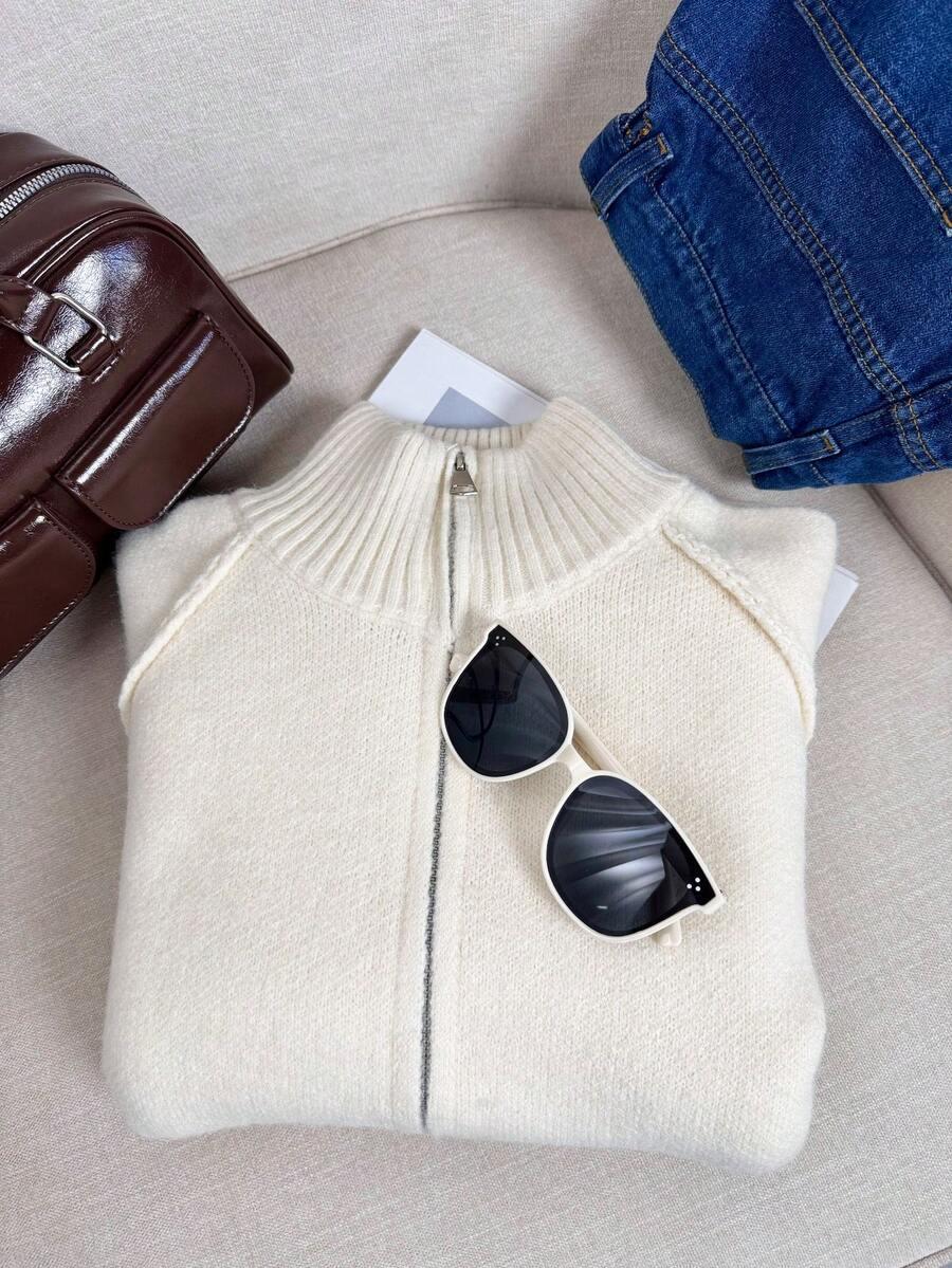 KREMOWY DZIANINOWY SWETER