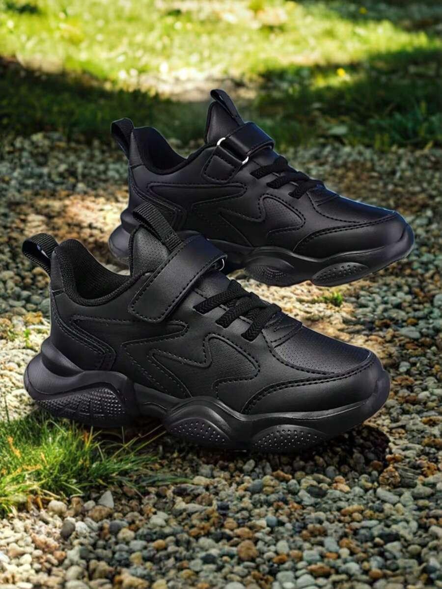 czarne buty sportowe