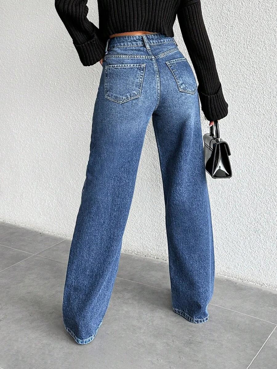 niebieskie spodnie jeans