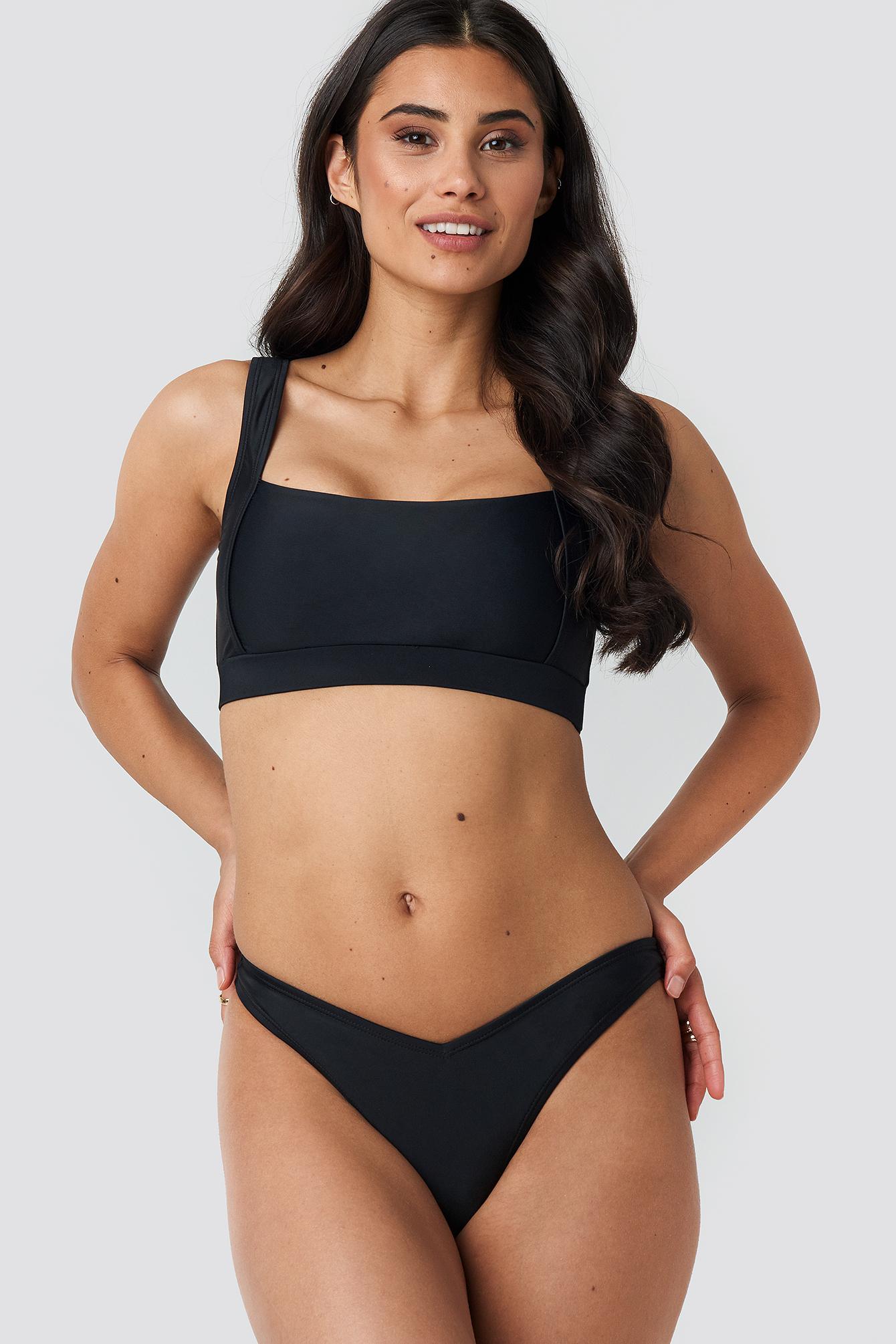 CZARNY DÓŁ OD BIKINI 