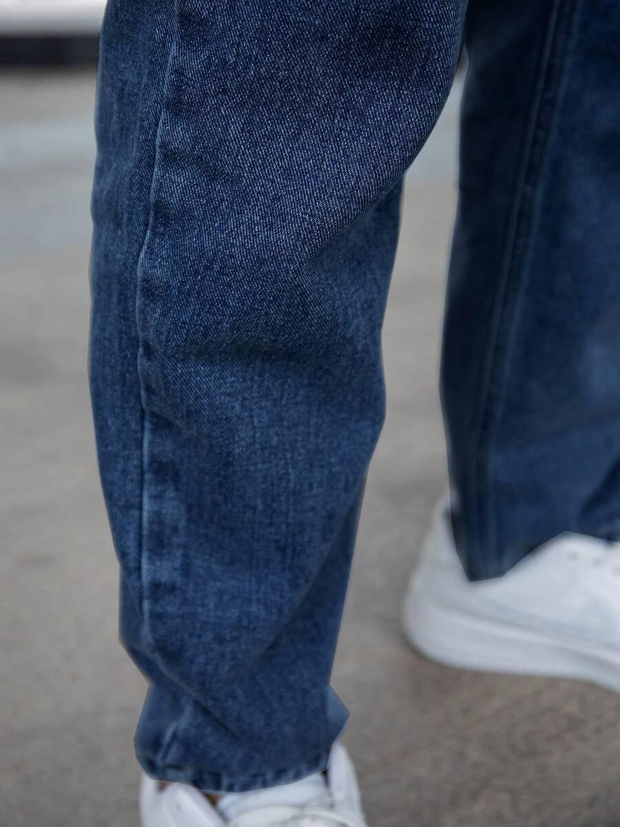 niebieskie spodnie jeans 