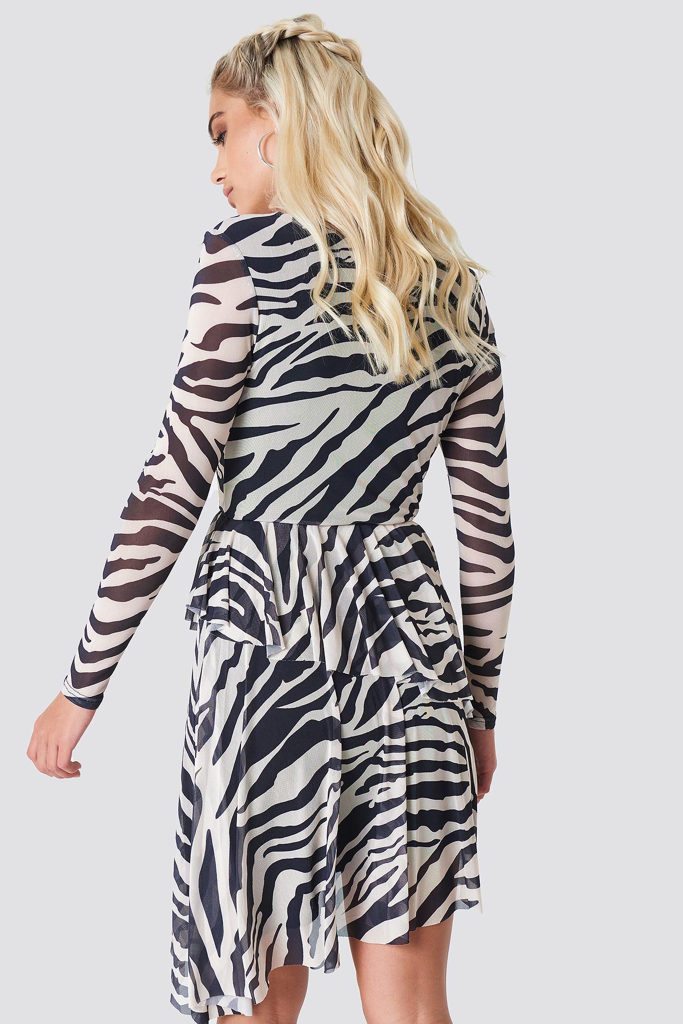 ASYMETRYCZNA SUKIENKA DŁUGI RĘKAW ANIMAL PRINT FALBANA 