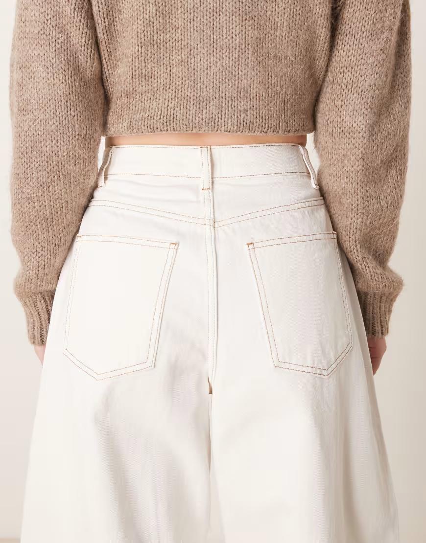 BIAŁE SPODNIE JEANS