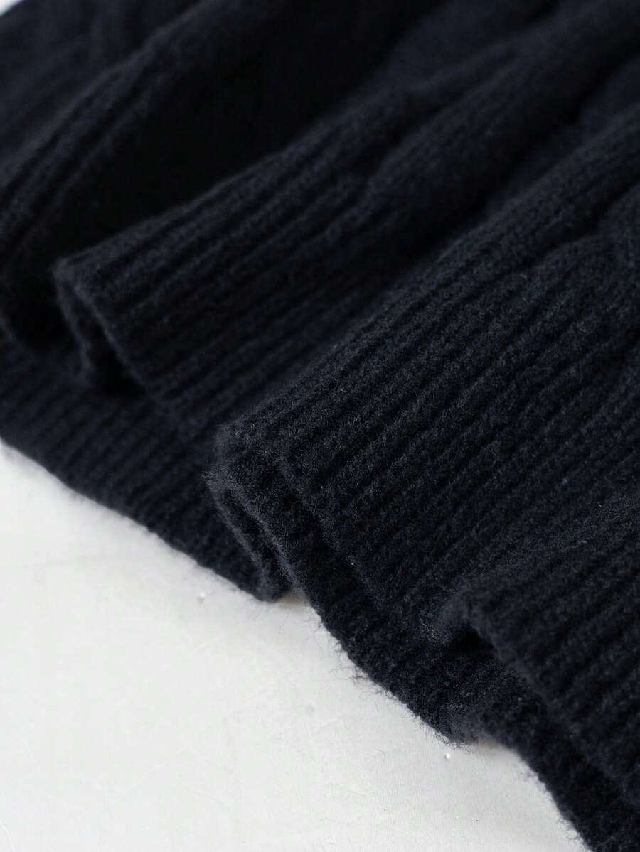 CZARNY SWETER ZAMEK
