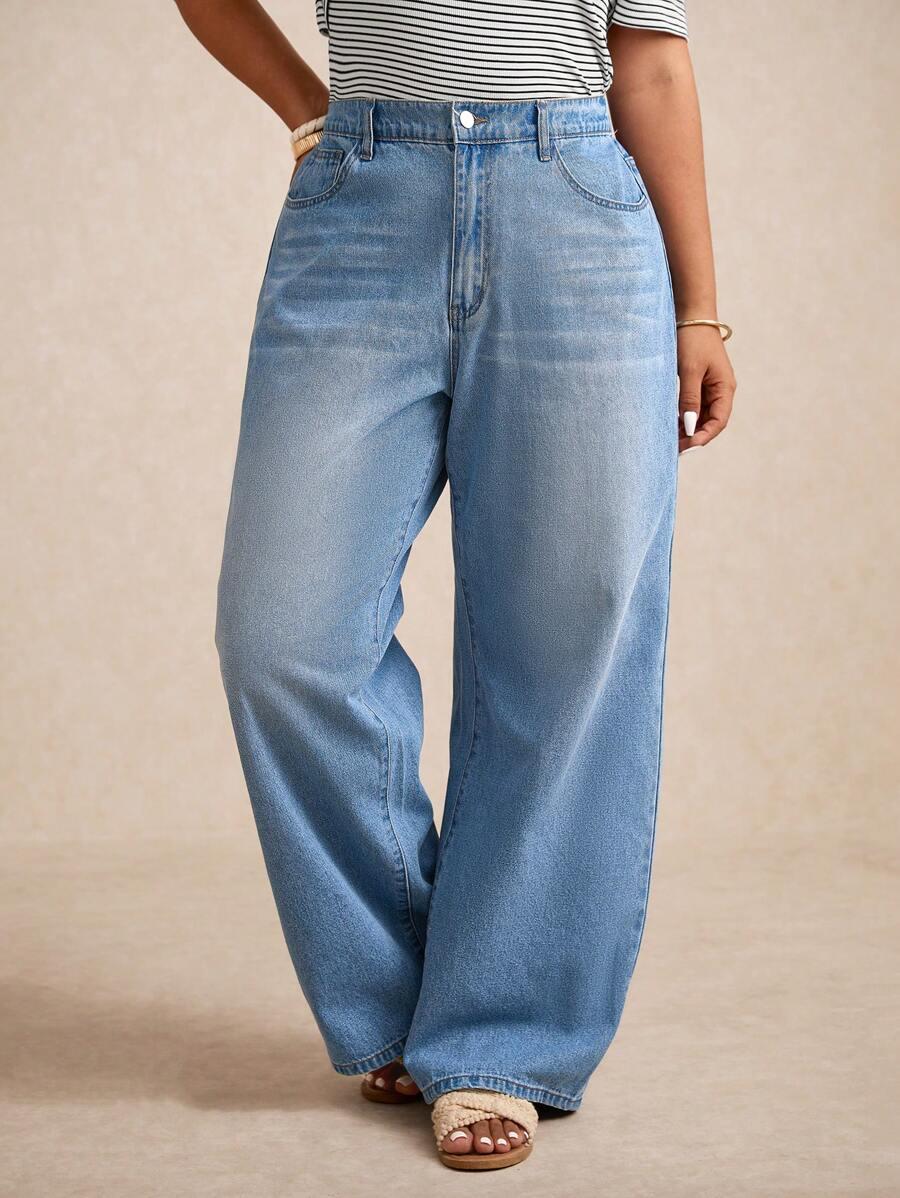 niebieskie spodnie jeans