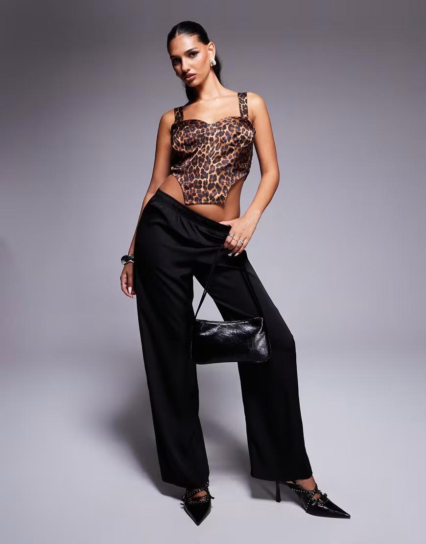 TOP NA RAMIĄCZKACH ANIMAL PRINT