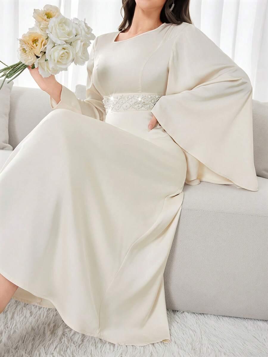 ELEGANCKA SUKIENKA Z ROZSZERZANYMI RĘKAWAMI