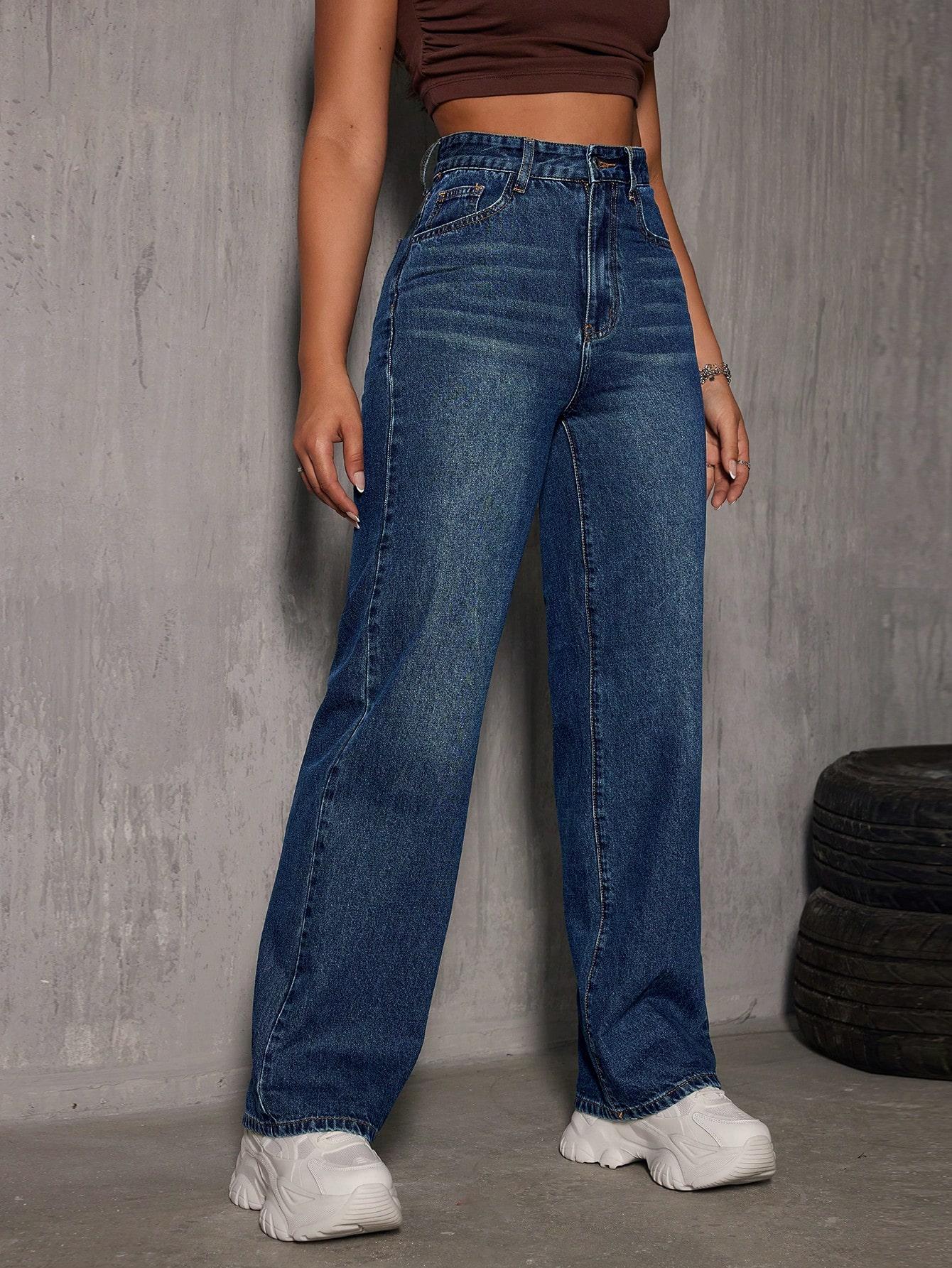 niebieskie spodnie jeans