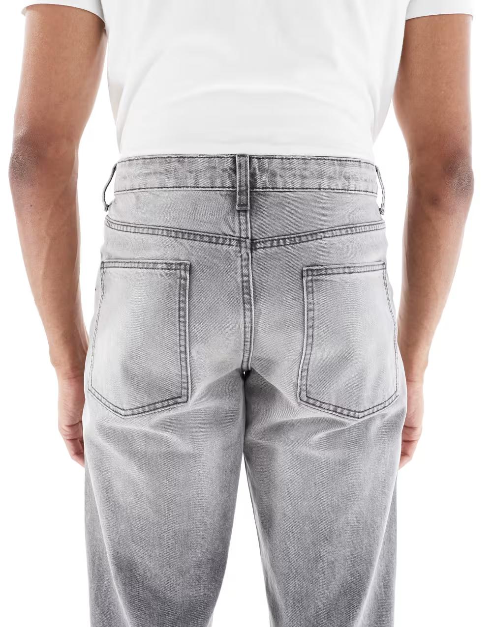 szare spodnie jeans zwężane kieszenie