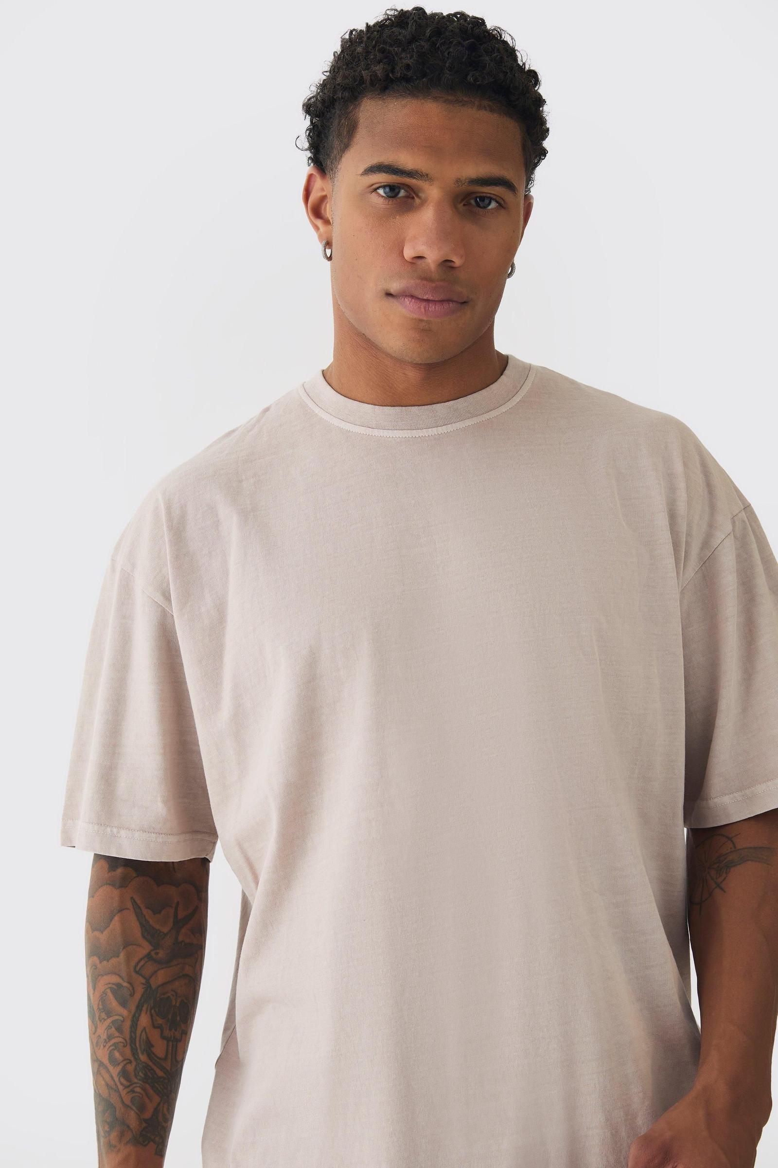beżowy t-shirt okrągły dekolt 