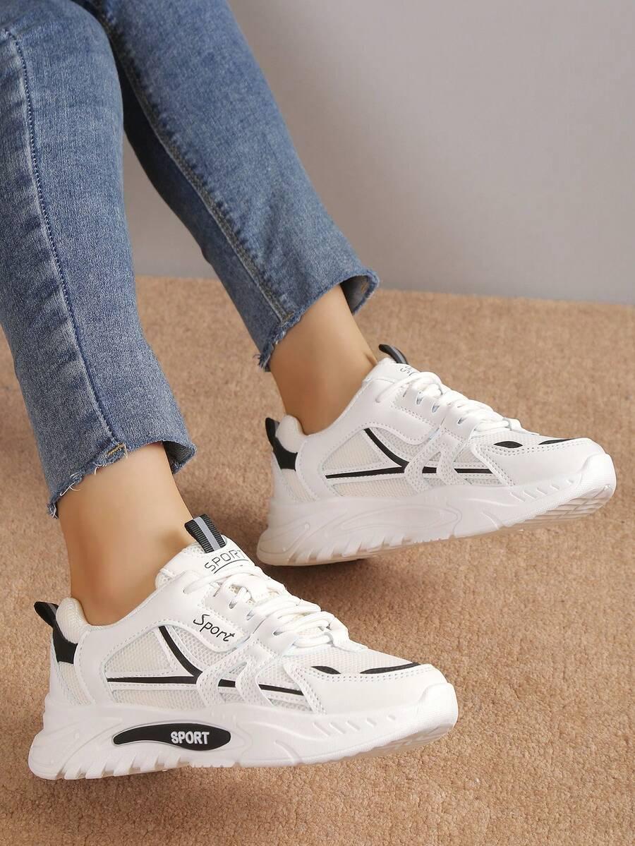 beżowe buty sportowe kontrast