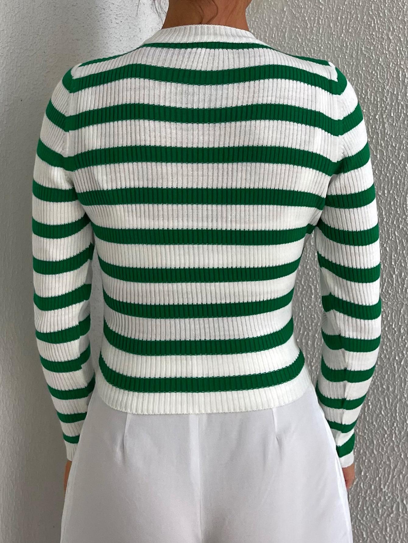 sweter okrągły dekolt wzór paski 