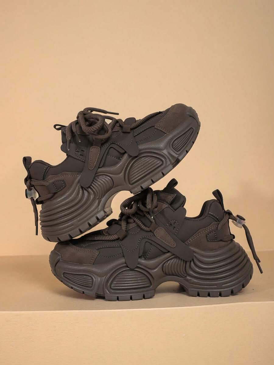 brązowe buty sportowe