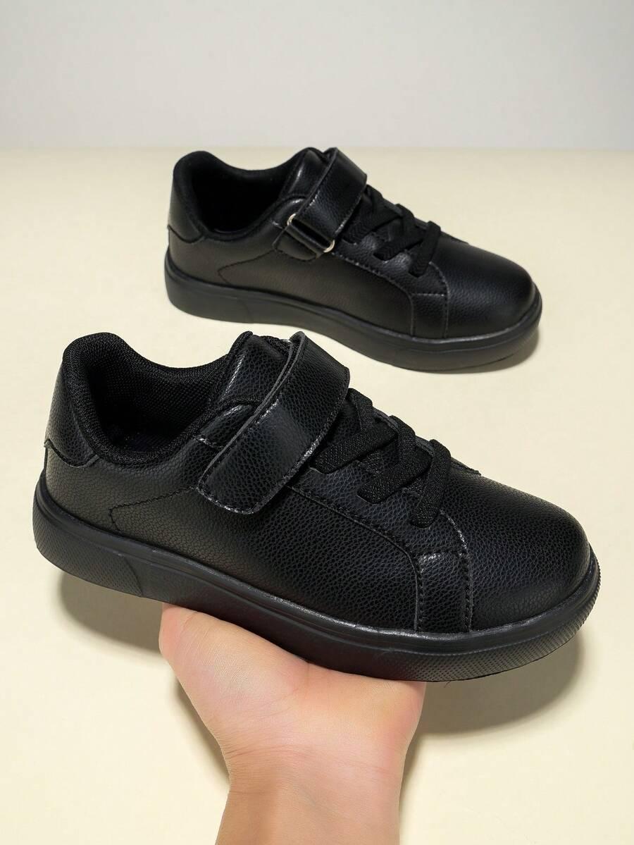 czarne buty sportowe