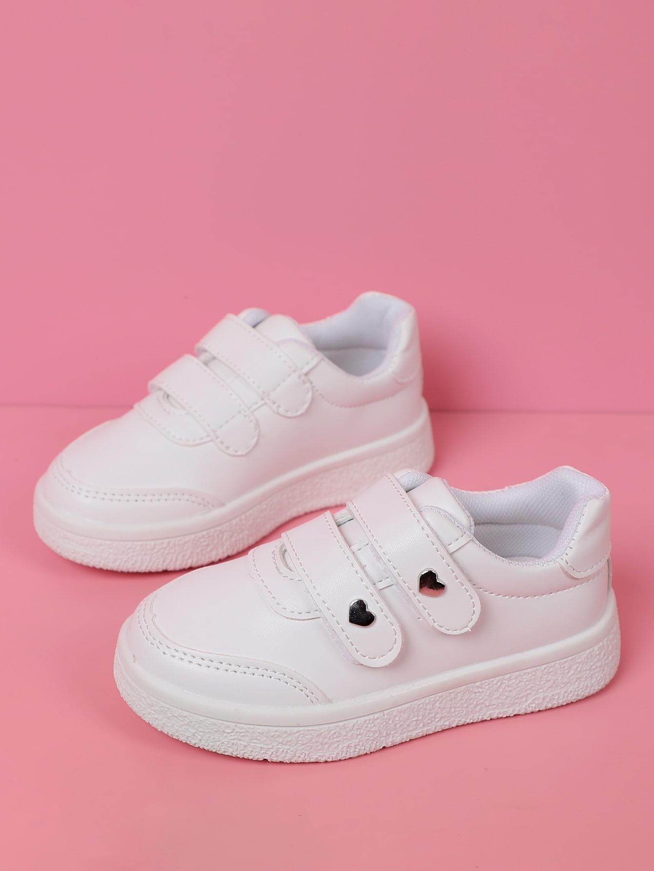 białe buty rzepy