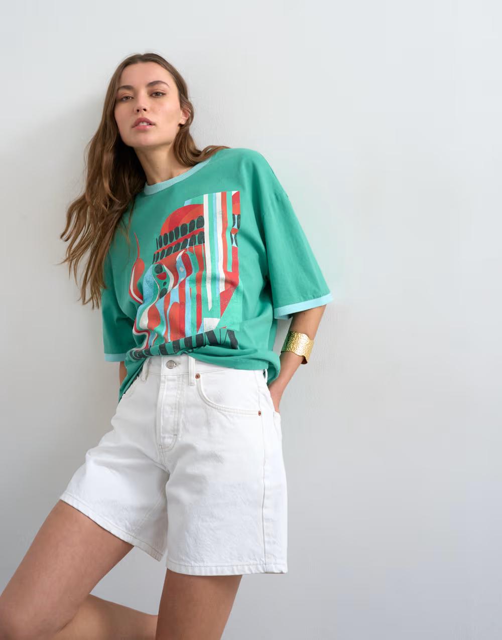 białe spodenki jeans