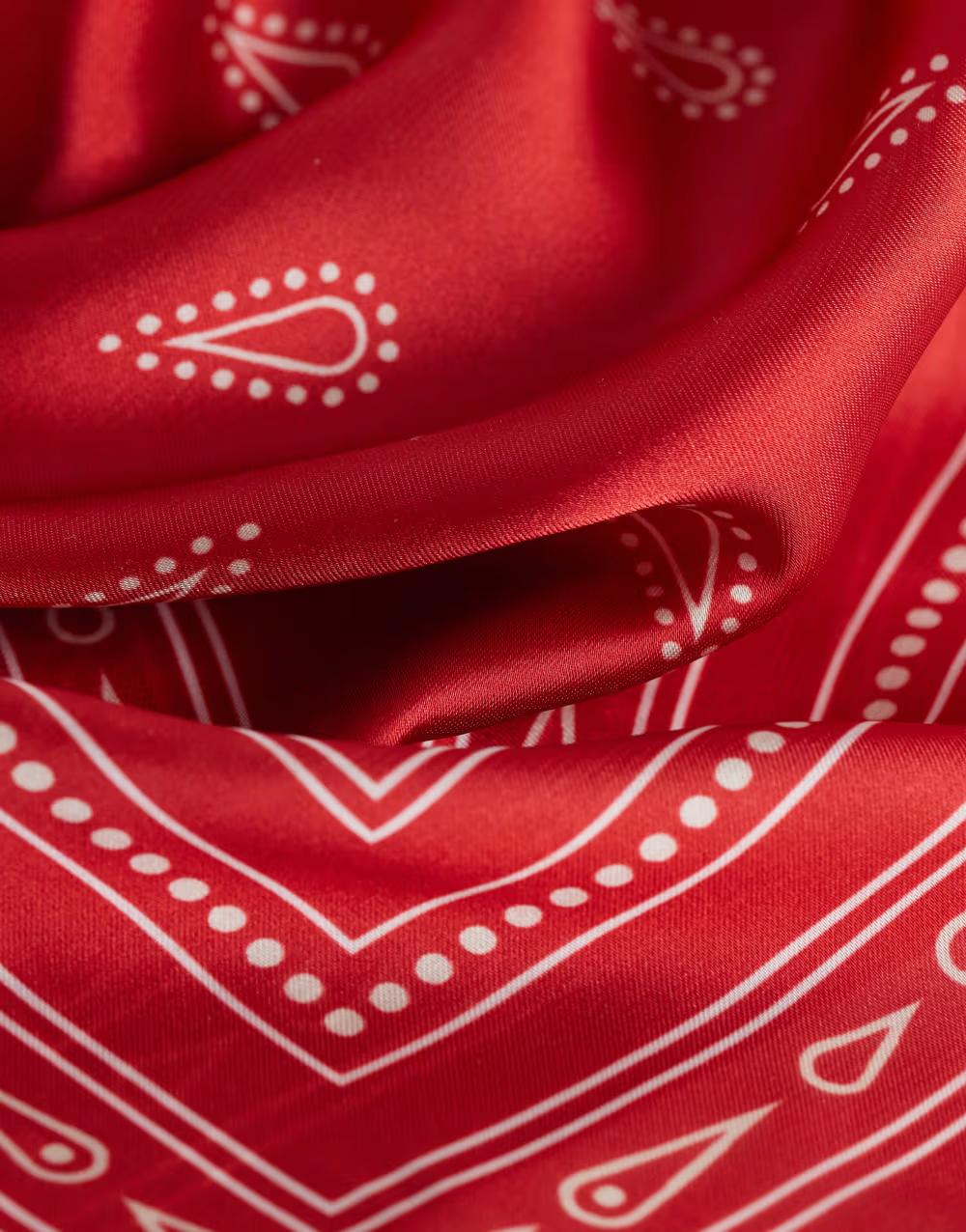 czerwona satynowa apaszka bandana paisley print