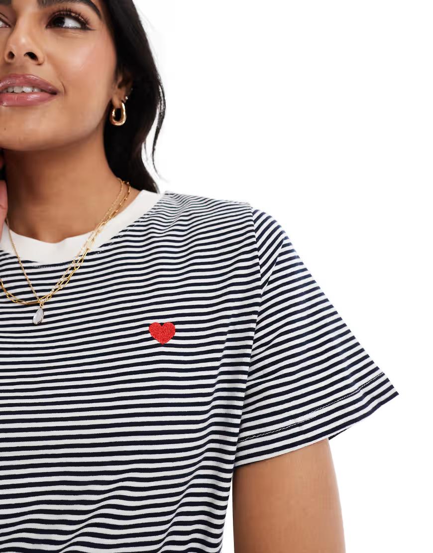 KLASYCZNY T-SHIRT OKRĄGŁY DEKOLT WZÓR PASKI