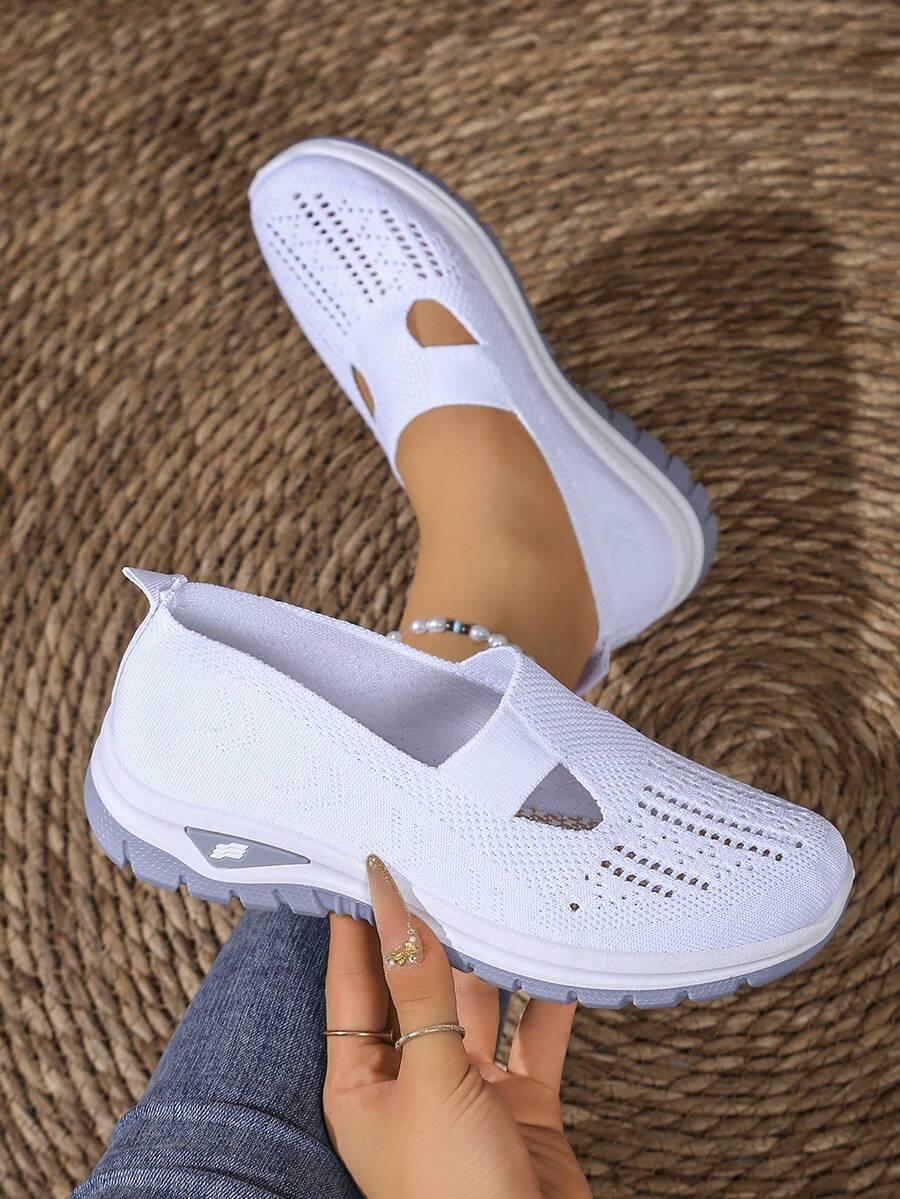 białe siateczkowe buty sportowe