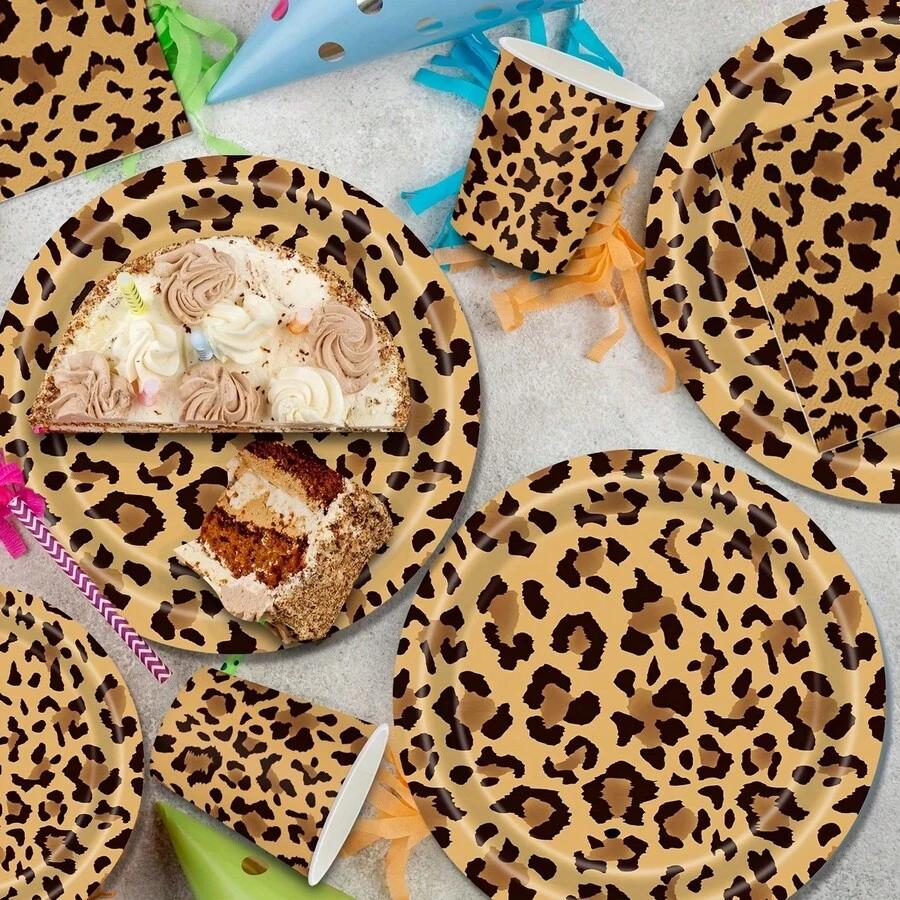 talerz jednorazowy animal print 