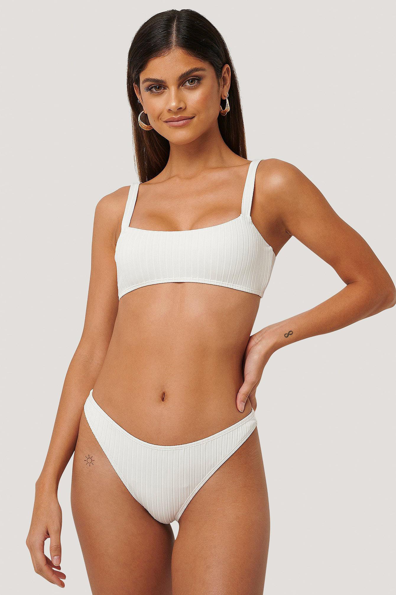 BIAŁY DÓŁ OD BIKINI PRĄŻKI 