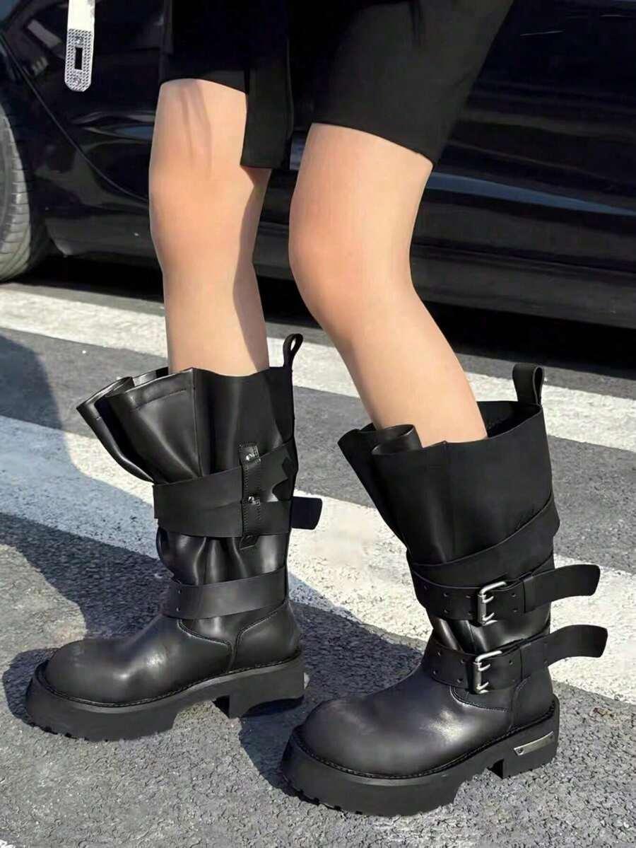 CZARNE WSUWANE KOZAKI