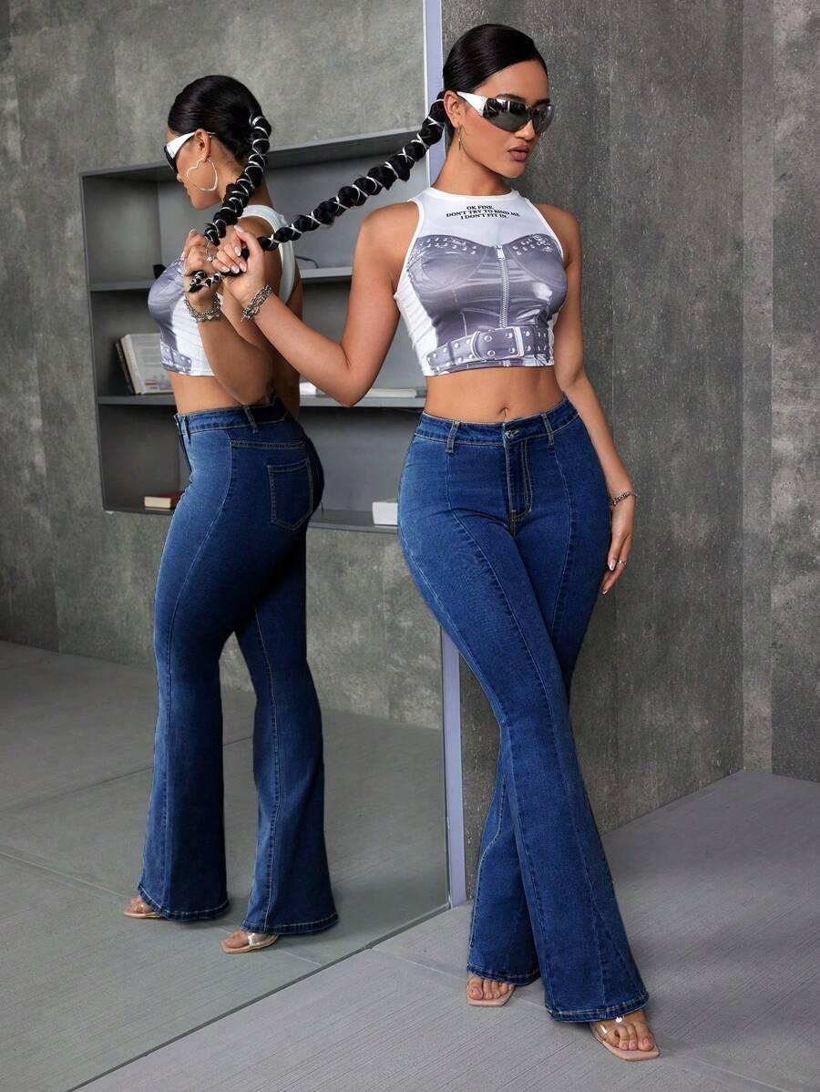 granatowe spodnie jeans