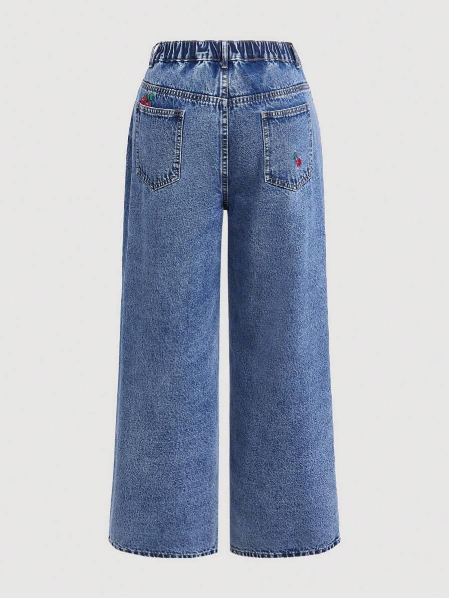 niebieskie spodnie jeans