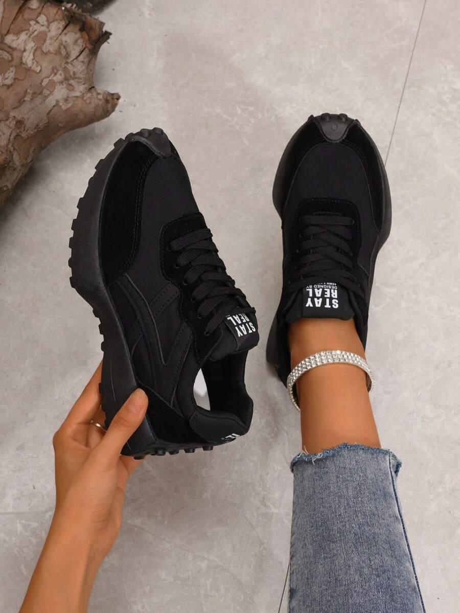 czarne buty sportowe
