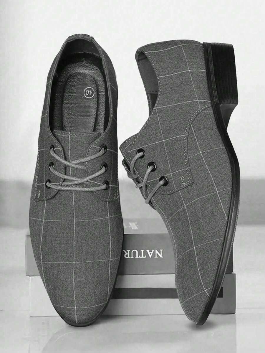 szare sznurowane buty
