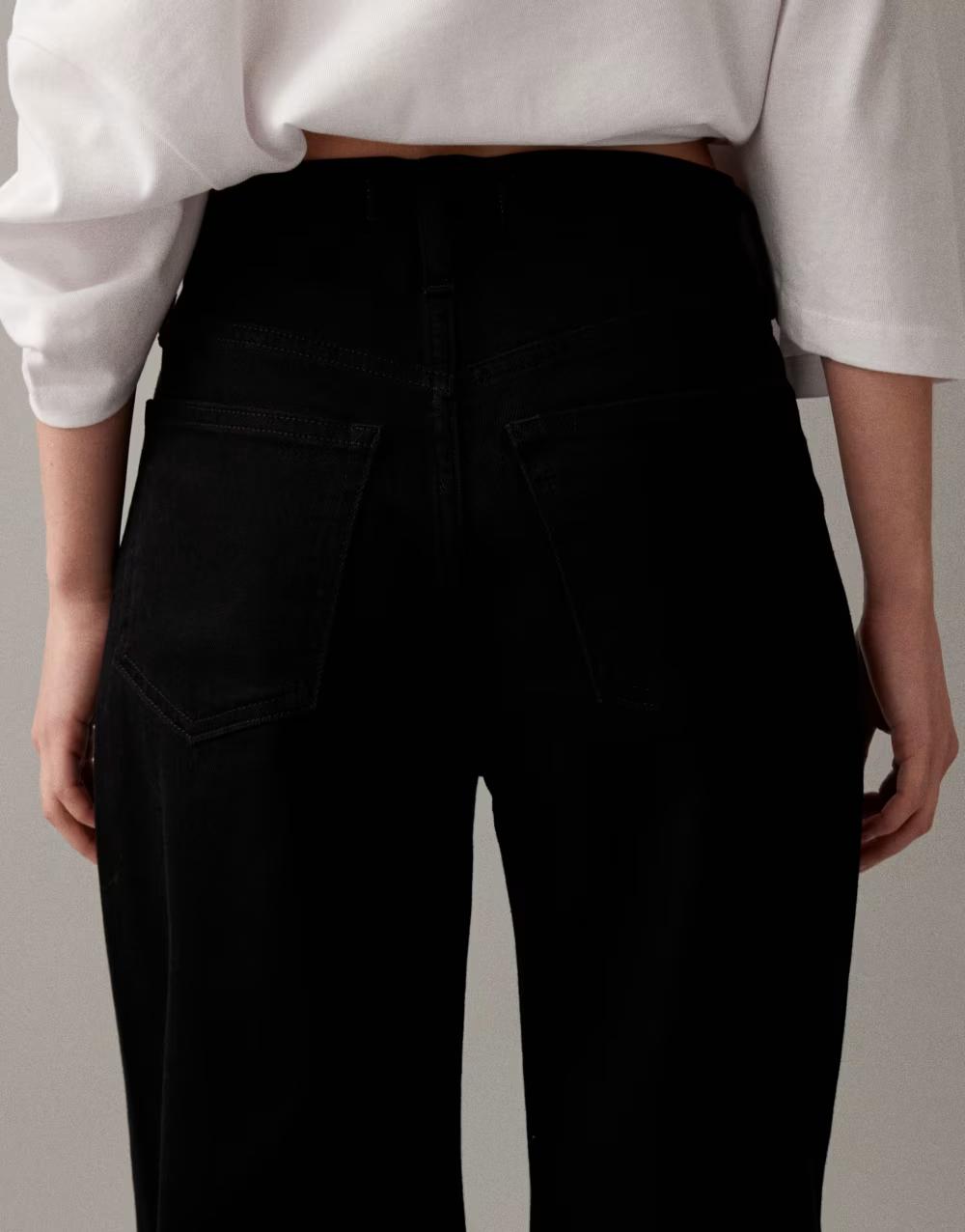 czarne spodnie jeans prosta nogawka
