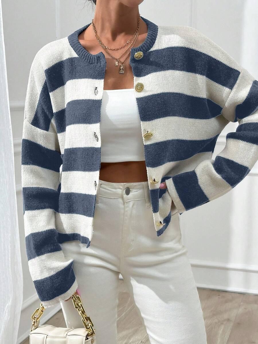 sweter guziki paski 