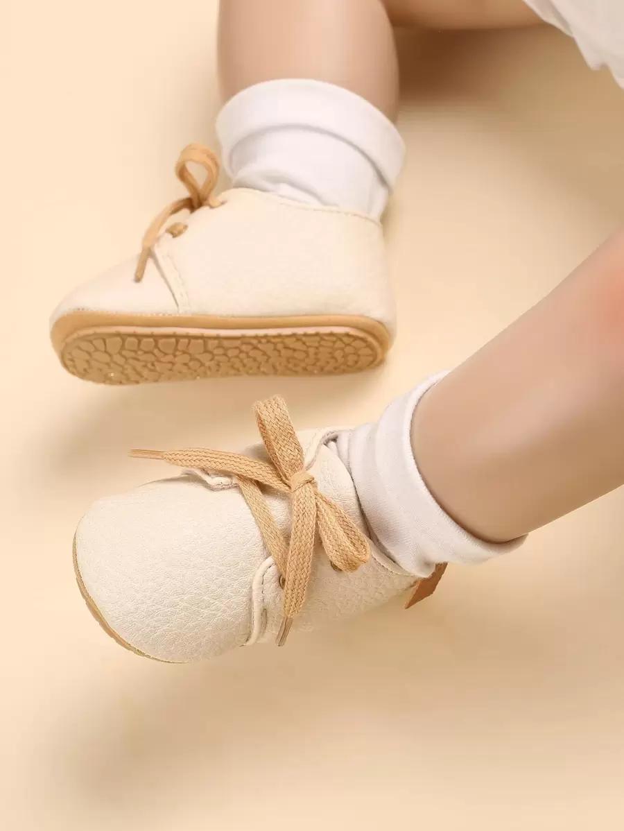 beżowe buty sznurowanie