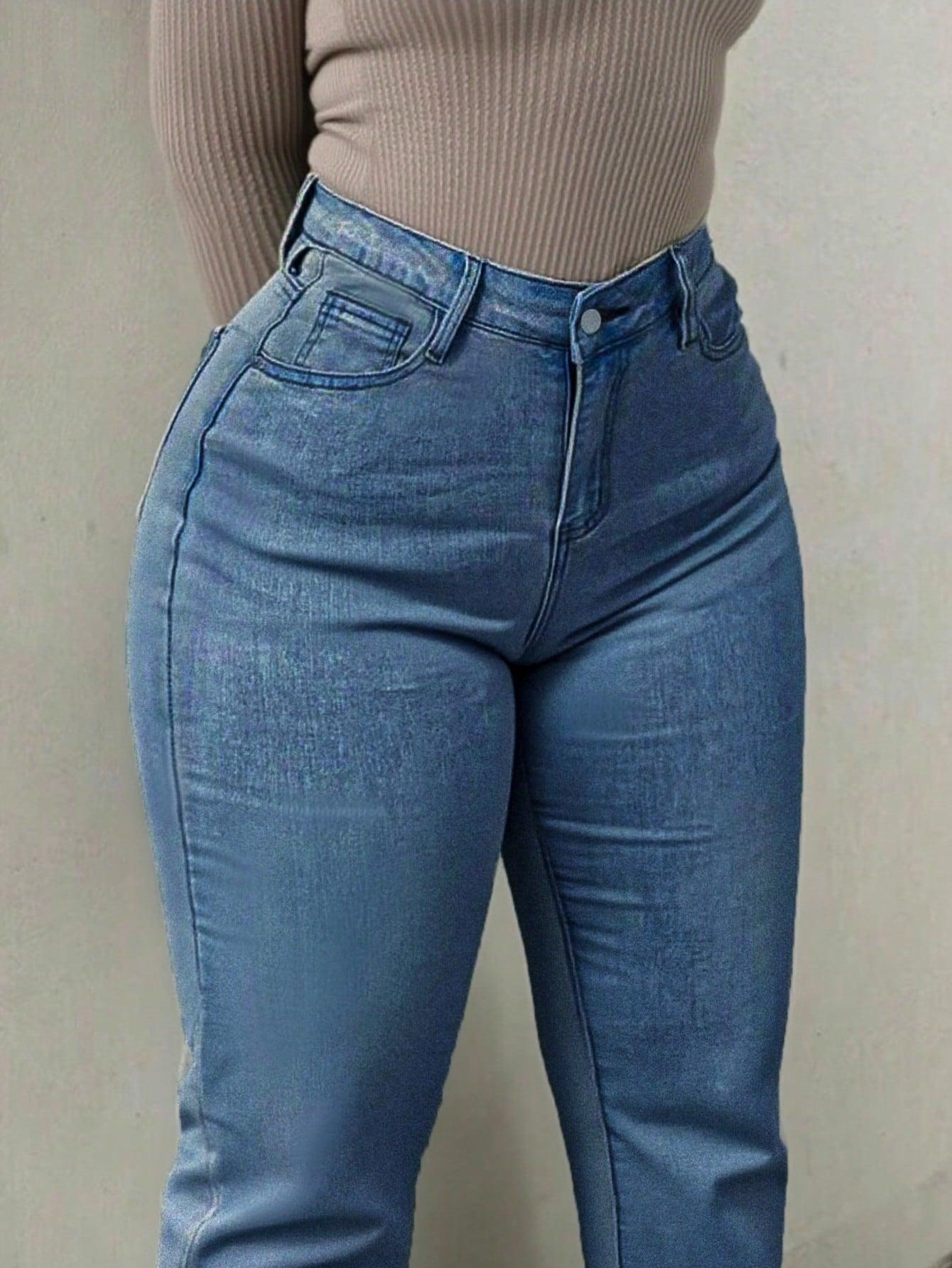 niebieskie spodnie jeans dzwony