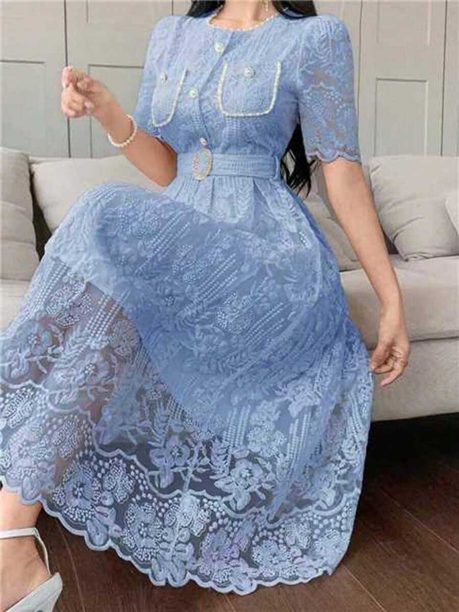 niebieska koronkowa sukienka 