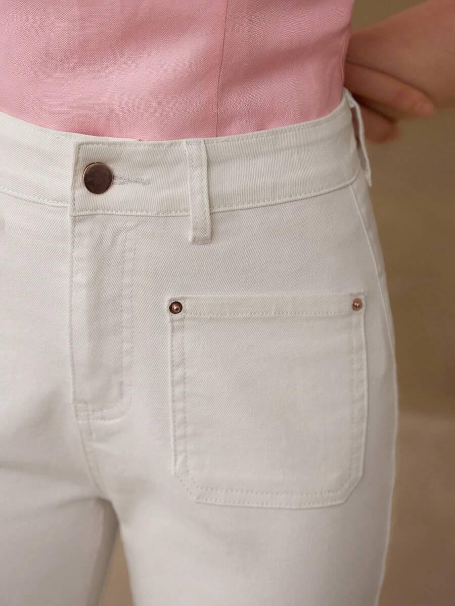 białe spodnie jeans kieszonki