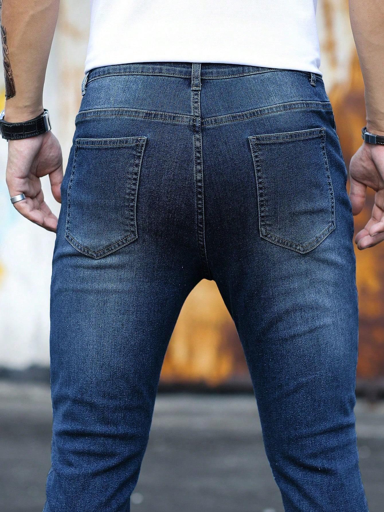 niebieskie spodnie jeans
